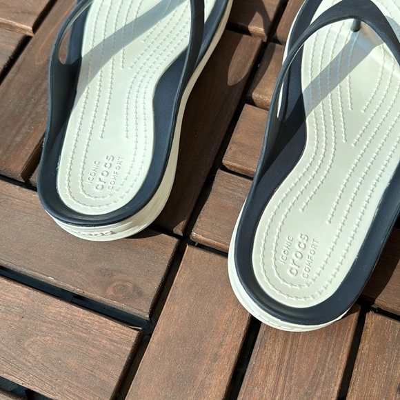 Women’s Crocs Flip Flops - Picture 5 of 12